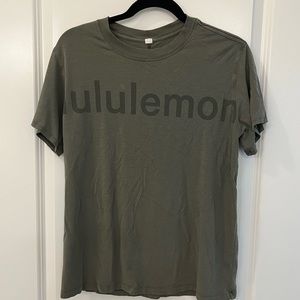 Lululemon graphic tee size 4 green